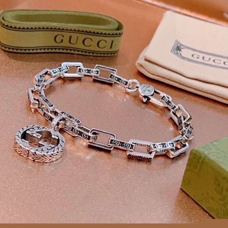 G*u*i bracelets